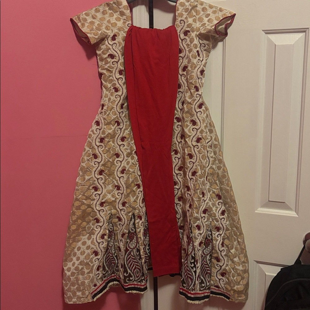 Elegant Paisley Print Dress with red leggings set